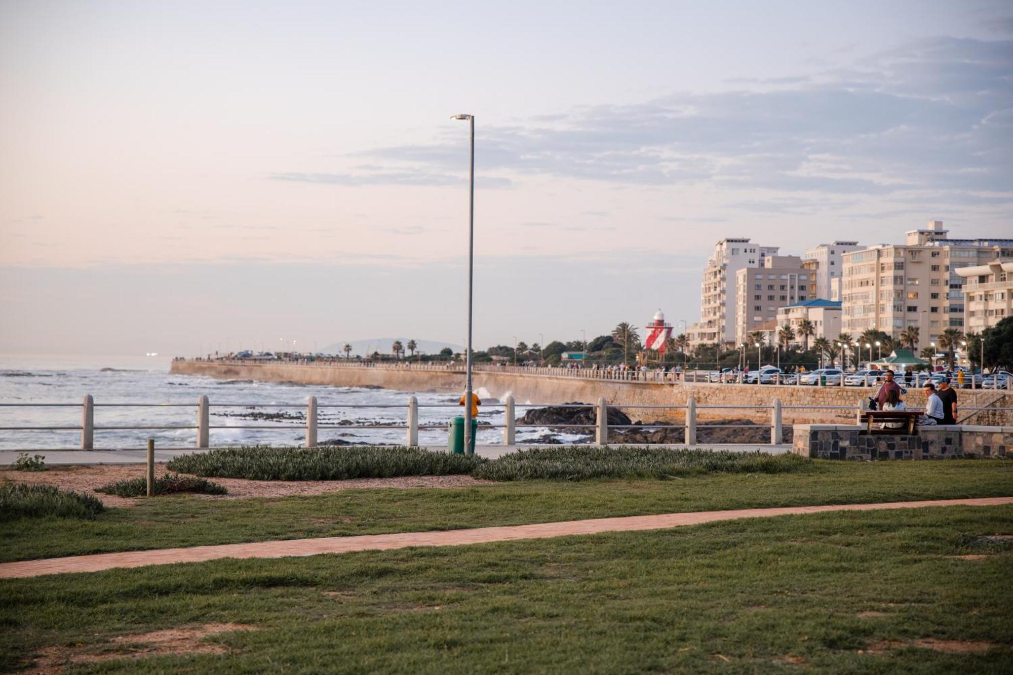 Seaside 9 - Modern With Balcony And Ocean View Appartement Kaapstad